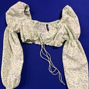 H&M // Divided Floral Puff Sleeve Crop Top